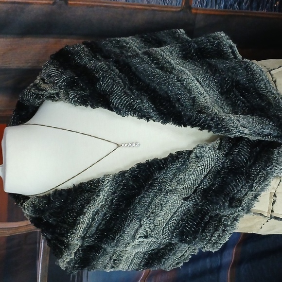 Cozy FUR Jamie Gries cozy chic collection size medium super soft vest! - Picture 4 of 12